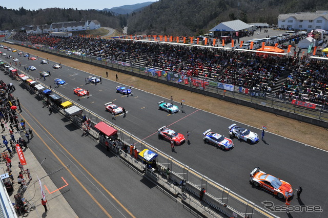 SUPER GT 開幕戦の延期が決定（写真：2010年に岡山サーキットで開催されたSUPER GTのようす）