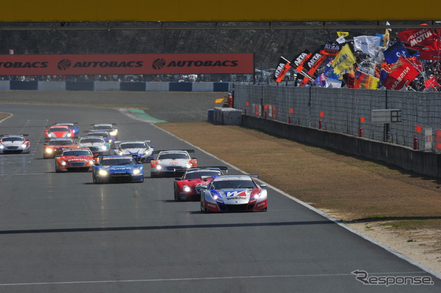 SUPER GT 開幕戦の延期が決定（写真：2010年に岡山サーキットで開催されたSUPER GTのようす）