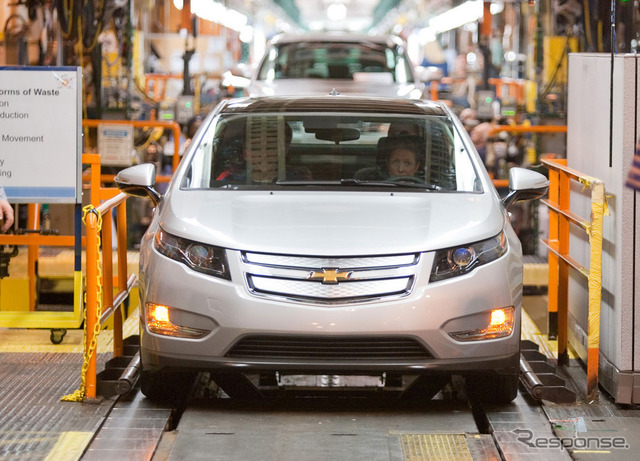 東日本大震災の影響で全世界の自動車生産が35％落ち込むという可能性があるという（写真はシボレーボルト）