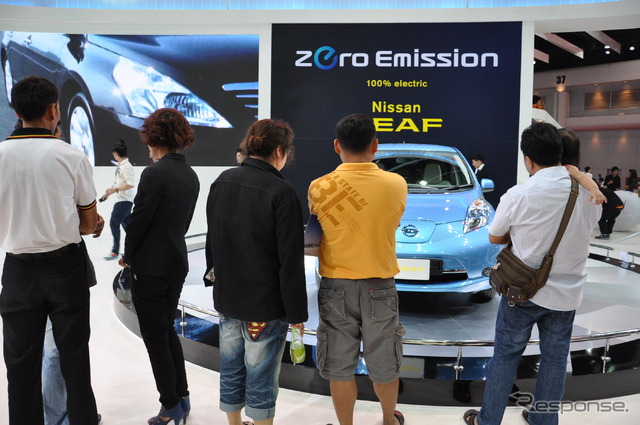 日産ブースのリーフ