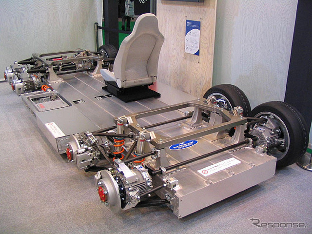 【東京ショー2003速報】目指せ400km/h……大学が作る電動スーパーカー