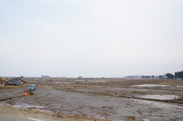 東日本大震災 津波は高台まで押し寄せ、室内には大きな魚が