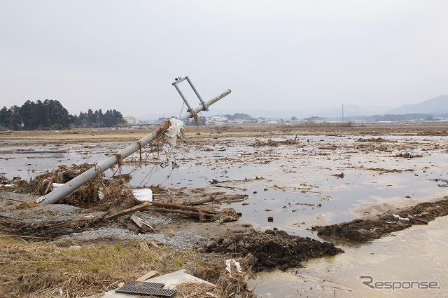 東日本大震災 津波は高台まで押し寄せ、室内には大きな魚が