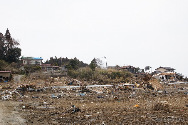 東日本大震災 被災者に物資を配る大阪泉南市の市議