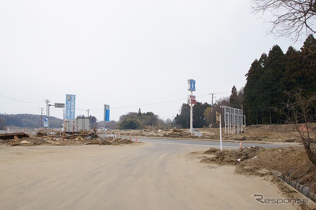 東日本大震災 津波で冠水したコンビニ元気に営業中