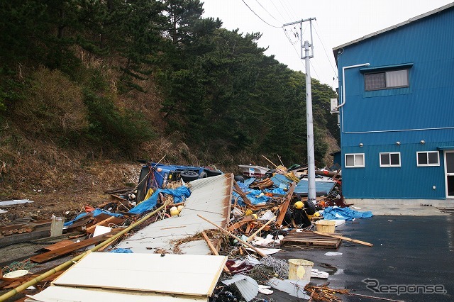 東日本大震災 田代島 電柱の一番上で津波に耐えた