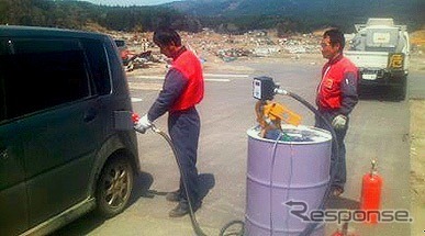 現地での給油の様子