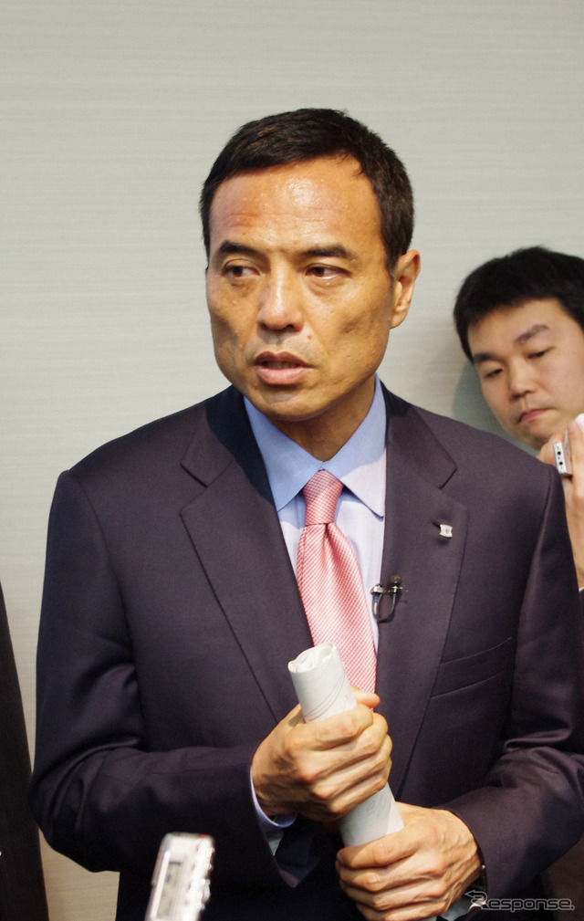 ローソン新浪剛史社長（14日会見）