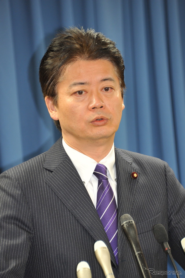 玄葉光一郎国家戦略担当相(政調会長)