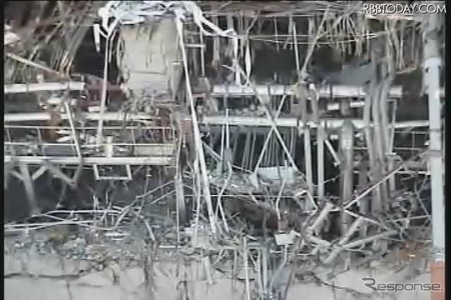 福島第一原子力発電所1号機、3号機、4号機。4月15日(動画キャプチャ)