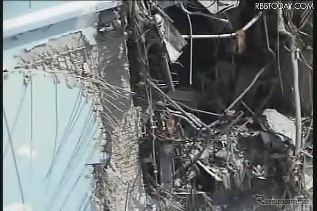 福島第一原子力発電所1号機、3号機、4号機。4月15日(動画キャプチャ)