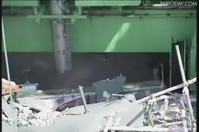福島第一原子力発電所1号機、3号機、4号機。4月15日(動画キャプチャ)