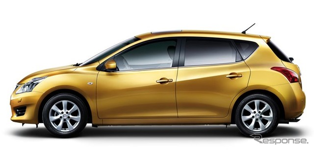 日産ティーダ新型中国仕様(上海モーターショー11)