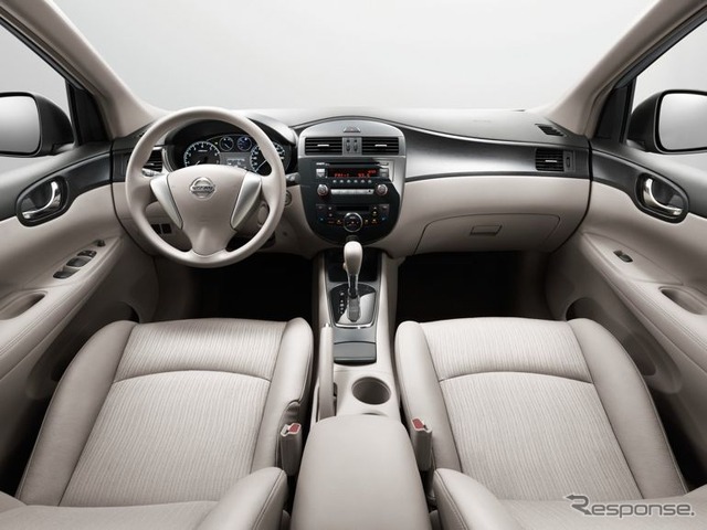 日産ティーダ新型中国仕様(上海モーターショー11)