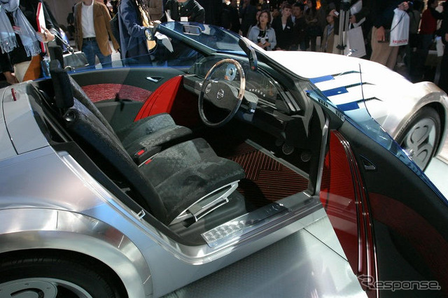 【東京ショー2003速報】石原都知事が日産『JIKOO』のハンドルを握る日