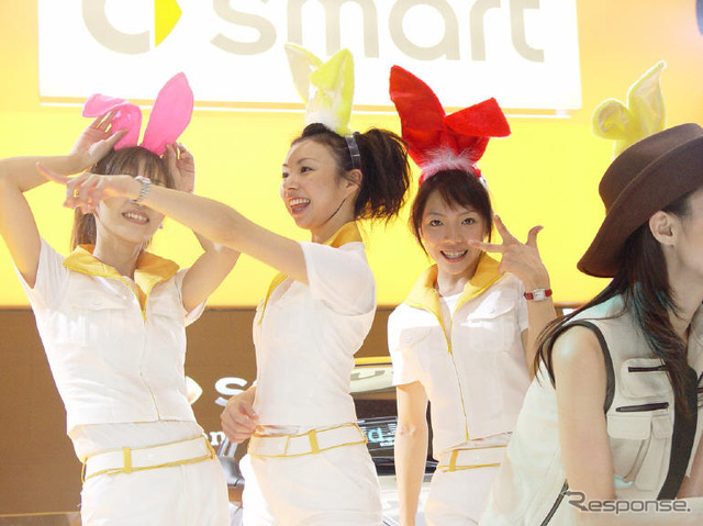 【東京ショー2003速報】スマート&ジープは仲間同士、笑顔も満点