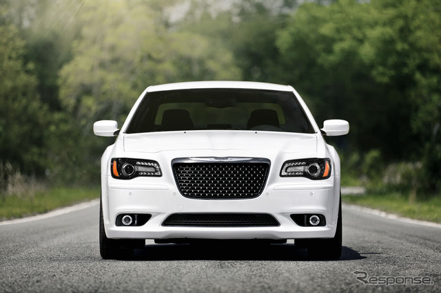 クライスラー 300C SRT8(ニューヨークモーターショー11)