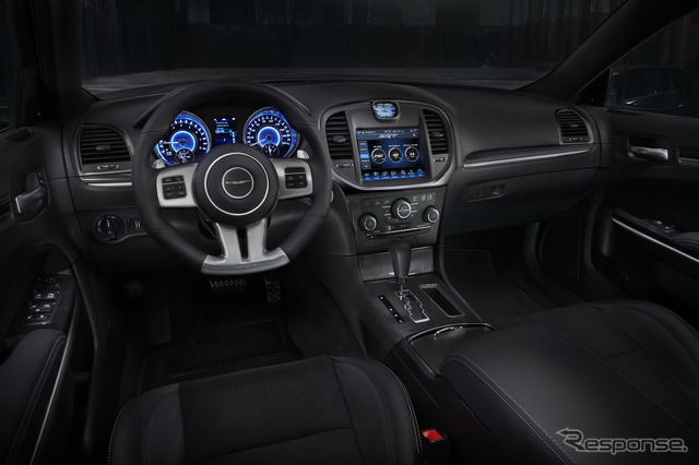 クライスラー 300C SRT8(ニューヨークモーターショー11)