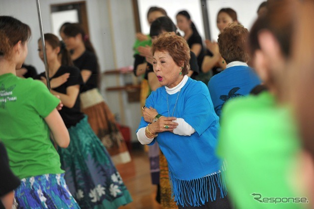 常磐音楽舞踊学院最高顧問、カレイナニ早川先生の指導