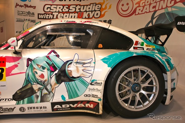 初音ミクGT、SUPER GT 2011年シーズンに参戦を発表(2月。塗装は昨シーズンのもの)