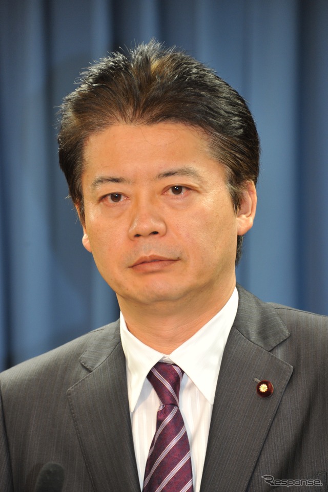 玄葉光一郎国家戦略担当相(19日・内閣府)