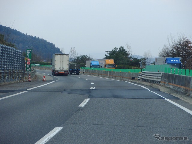 一般車両の通行止めが解除された直後の東北自動車道（3月29日）