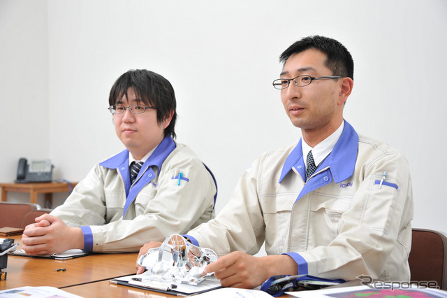 市光工業 生産技術開発部の中居達郎氏(右)と山松徹氏