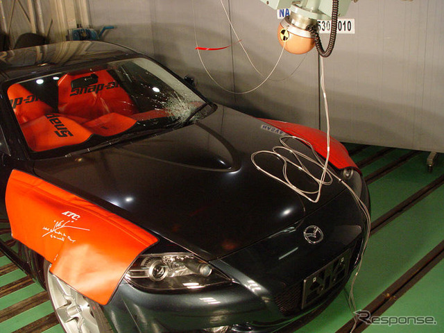 【自動車アセスメント2003】衝突実験を報道陣に公開