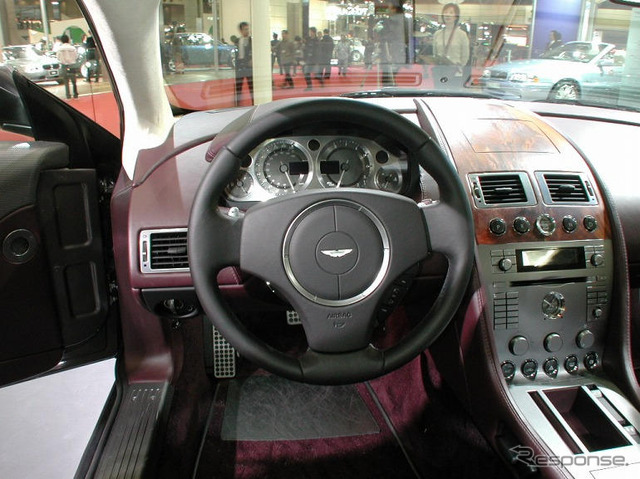 【東京ショー2003続報】アストンマーチン『DB9』の車名