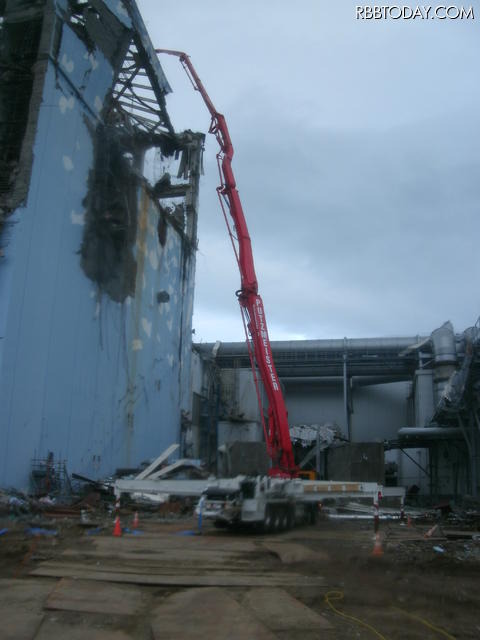 福島第一原子力発電所　4号機原子炉建屋南西側（4月20日撮影）