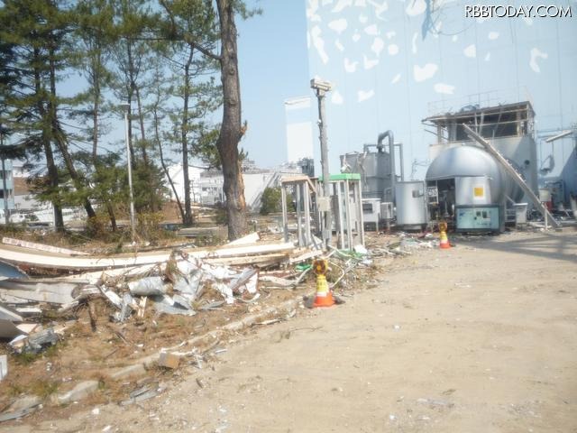 福島第一原子力発電所 1R/B西側周辺(4月13日撮影)