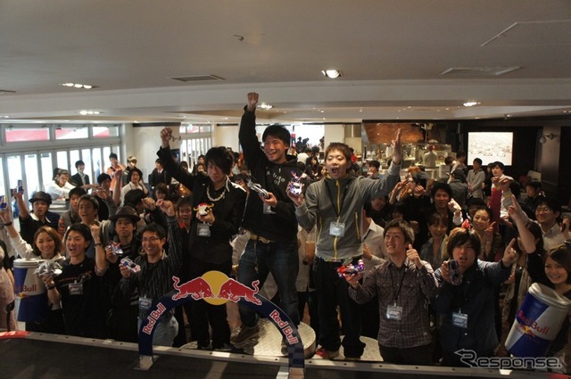 空き缶で作ったマシンが走る…Red Bull Racing Can