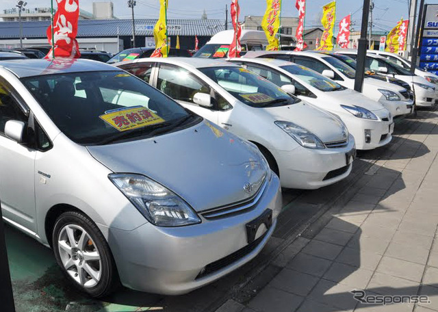 被災地では低価格で購入できる中古車のニーズが高まった。また燃料不足の影響から燃費の良いハイブリッド車の人気も上昇した。(写真はジャパンオート仙台)