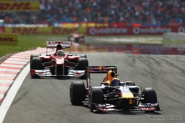 ウェーバー（写真前）とアロンソ（F1トルコGP）