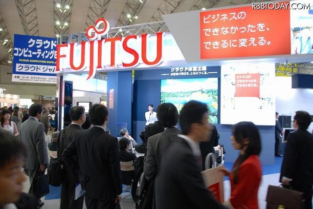 富士通のブースでは、SaaS型会計ソフトからプライベートクラウドまで同社のクラウドラインアップが幅広く展示されていた 富士通のブースでは、SaaS型会計ソフトからプライベートクラウドまで同社のクラウドラインアップが幅広く展示されていた