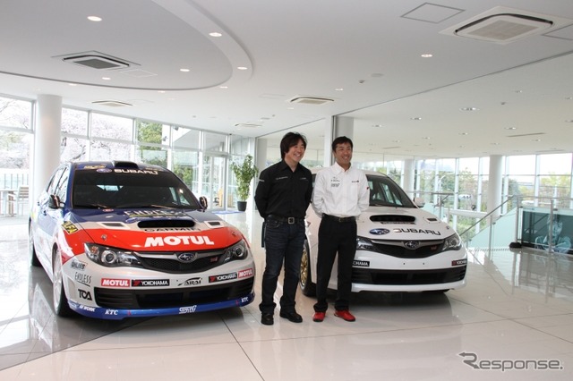 新井選手（向かって左）と奴田原選手