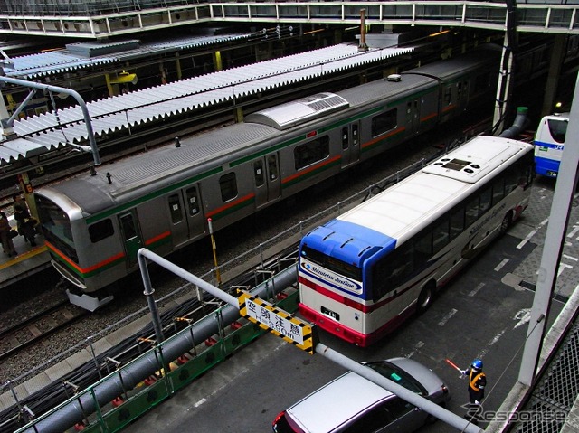旧ターミナルは新宿駅1番ホーム（湘南新宿ライン・埼京線など）に隣接していた