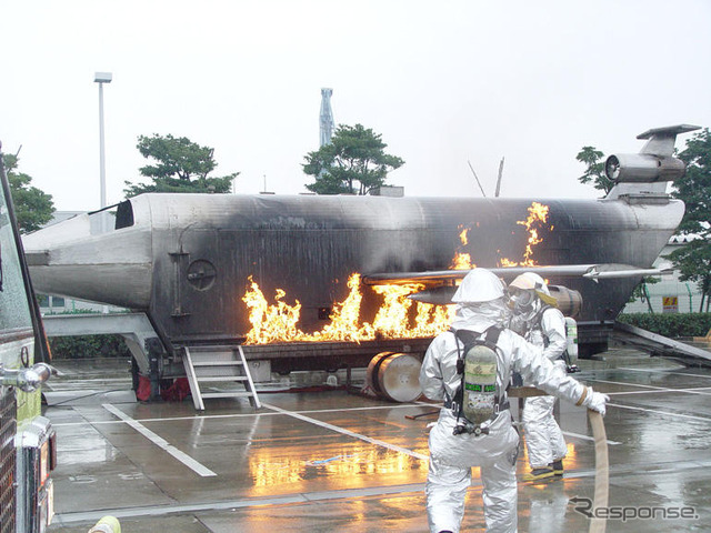 【東京国際消防防災展】備えあれば……航空機火災訓練