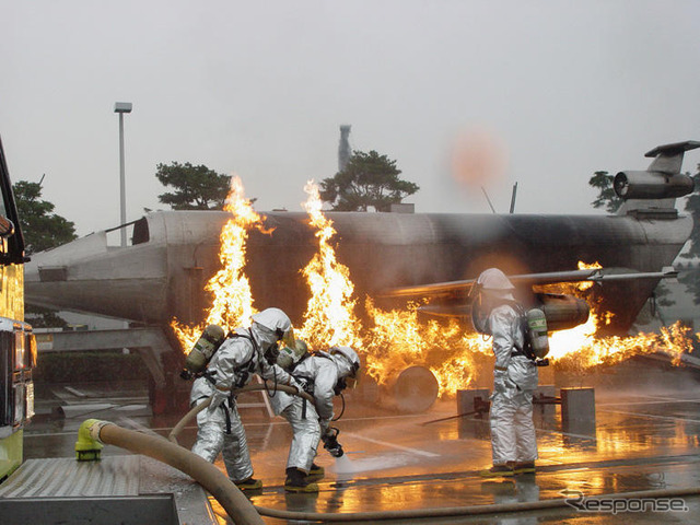 【東京国際消防防災展】備えあれば……航空機火災訓練