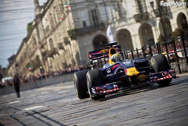 F1マシンが横浜元町を走行、復興支援チャーミング最終日の6/5 Red Bull Energy for Japan