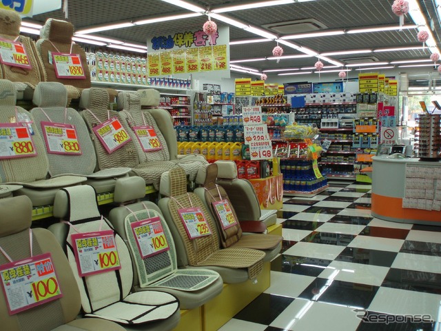 オートバックスの新店舗、澳徳巴克斯・上海曹安公路店