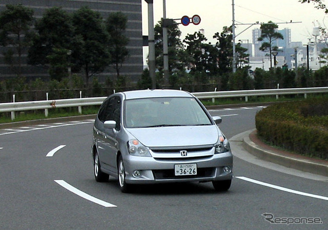 【インプレ'03】河村康彦　ホンダ『ストリーム』　ホンダ印としては淡泊なスポーツテイスト
