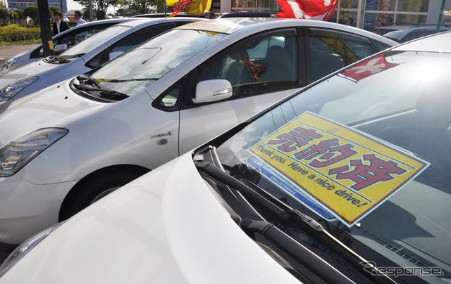震災後、被災地周辺では低価格の中古車ニーズが急増している(写真はジャパンオート仙台)