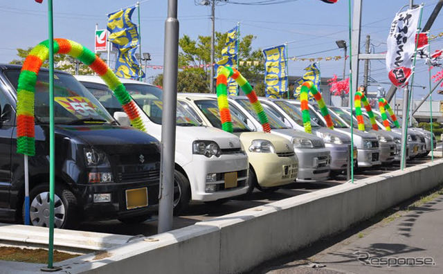 震災後、被災地周辺では低価格の中古車ニーズが急増している(写真はジャパンオート仙台)