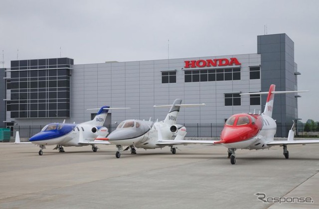 ホンダジェット（向かって左からコンセプト実証機、量産型初号機、量産型3号機）