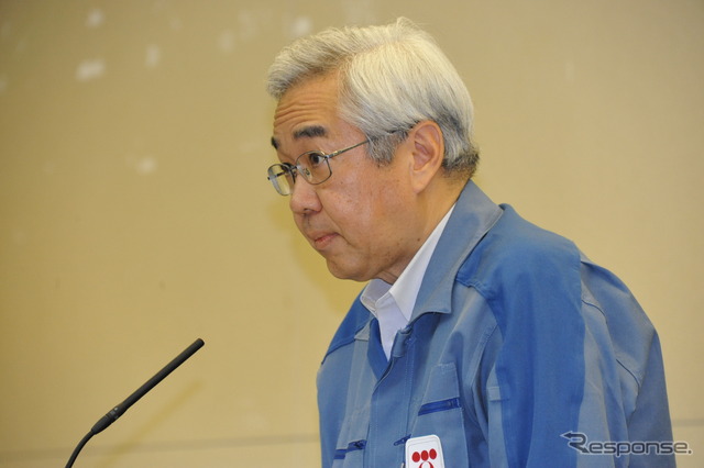 工程表見直し会見に臨む武藤栄副社長（17日・東電本店）