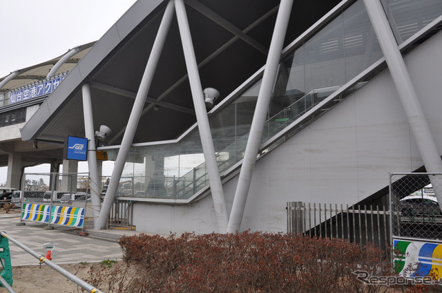 仙台空港。津波の高さは2m近くにも及んだ