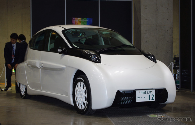 初めて一般公開されたシムドライブのEV「SIM-LEI」。プレス向けの発表時からさらに改良が加えられた