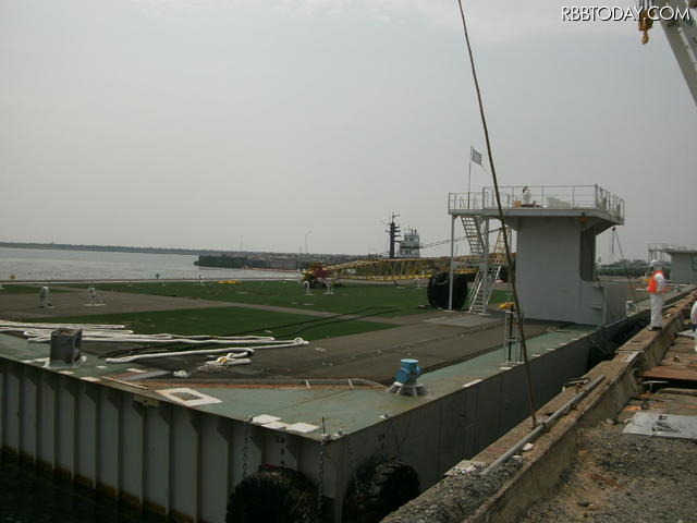 メガフロート入港、接岸