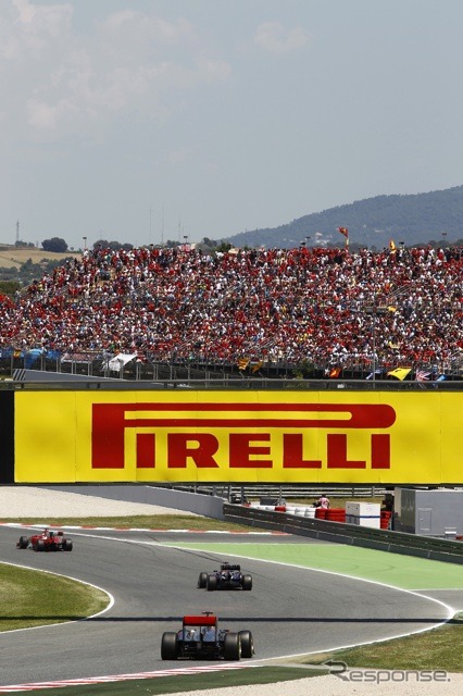 ベッテル（中）vsハミルトン（後。F1スペインGP）